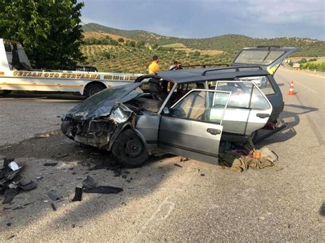 Manisa da feci kaza Tır ile otomobil çarpıştı