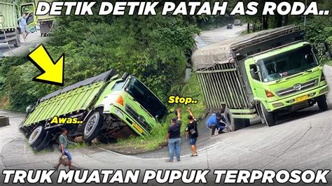 Terekam Detik Detik Truk Patah As Roda Nasib Malang Truk Hino Jatuh