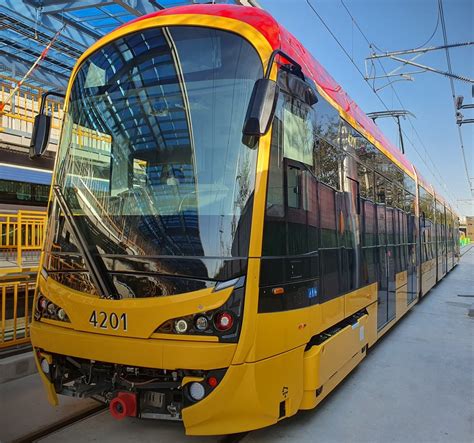 Płyną nowe tramwaje dla Warszawy Infrastruktura NowaWarszawa pl