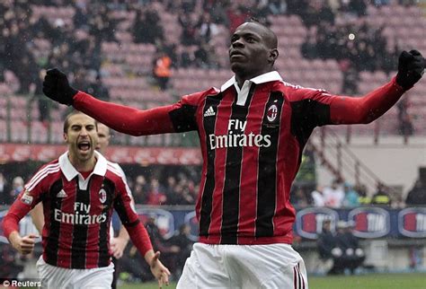 Mario Balotelli Scores Twice Ac Milan 2 Palermo 0 Daily Mail Online