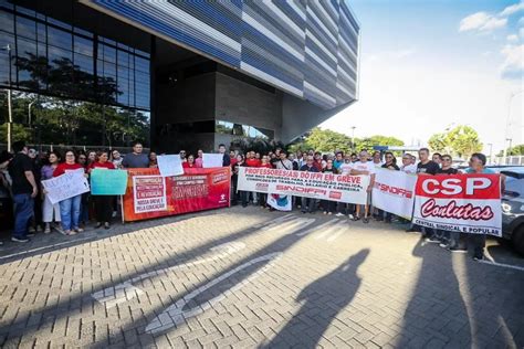 Professores e técnicos do IFPI e da UFPI em greve protestam em via