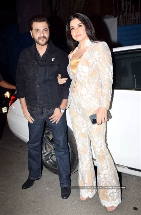 Inside Anil Kapoor S 66th Birthday Party With Janhvi Kapoor Bhumi