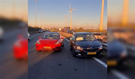 Uur Vertraging Op A15 Door Ongeval Tussen Hardinxveld En Gorinchem