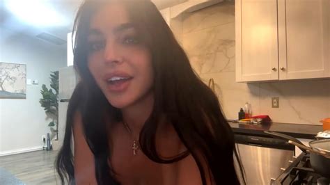 Emily Rinaudo Nude Kitchen Onlyfans Livestream Leaked Influencers