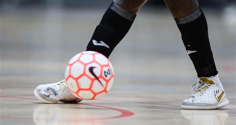 Futsal D1 La Masterclass De LÉtoile Lavalloise Face à Paris Acasa