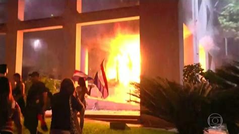 Manifestantes Fecham A Ponte Da Amizade Ap S Aprova O Da Reelei O No