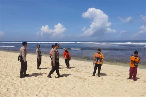 Buruh Proyek Terseret Arus Di Pantai Nyangnyang BaliPost