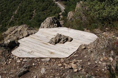 Gilles Clément Artiste Paysagiste sur le sentier des lauzes