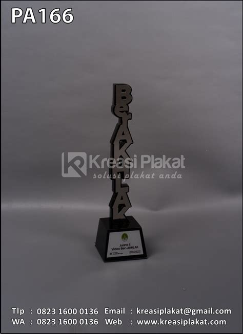 Plakat Akrilik Juara Video Ber Akhlak Kreasi Plakat