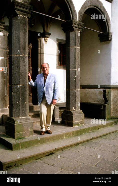 Johann Jakob Graf Zu Eltz Im Innehof Der Burg Deutschland 1986 Johann