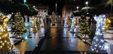 Terni si tinge di rosso il Natale ha varcato le porte della città