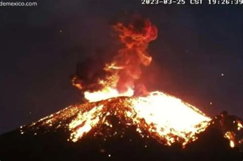 Volcán Popocatépetl explosión de noche lanza lava y retumba en Puebla