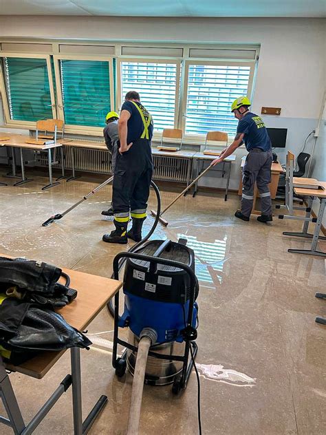 Vandali In Azione A Merano Allagata La Scuola G Segantini Radio