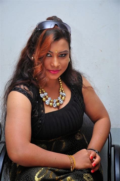 Bollywood Actresses Pictures Photos Images Mallu Aunty Kambi Kadakal