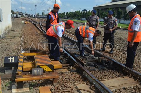 INSPEKSI JALUR KERETA API ANTARA Foto