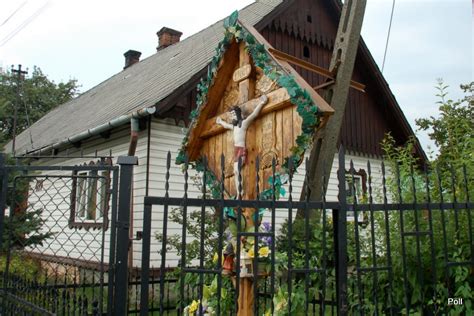 Kapliczki figury i krzyże przydrożne Buczkowice krzyż drewniany z