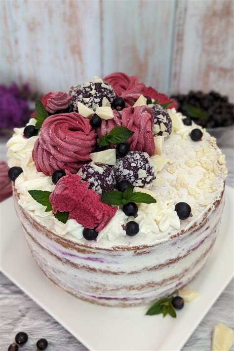 Semi Naked Cake With Black Currants And White Chocolate