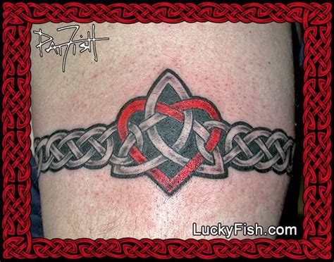 Heart Outline Tattoo Artistry: Celtic Knot Symbolism — LuckyFish, Inc ...