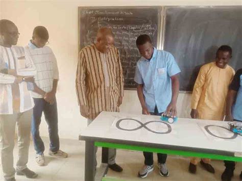 Bobo Dioulasso Le ministre de lEducation nationale visite les lycées