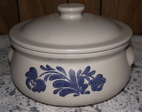 Pfaltzgraff Yorktowne 2 Quart Round Covered Casserole With Lid