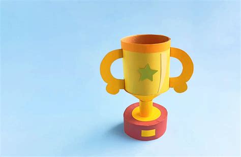 DIY Trophy Using a Toilet Paper Roll - Single Girl's DIY