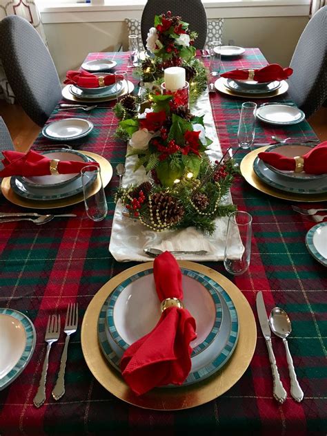 Christmas Table Setting Red And Green Plaid With Gold Thread Everyday Dishes With Go