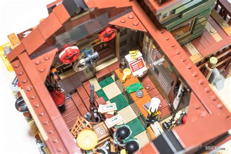 Review Lego Ideas Old Fishing Store Pas Seulement Pour Les