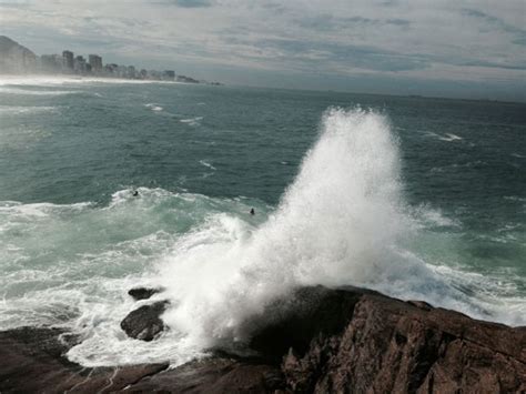 G1 Frente Fria E Ventos Causam Ressaca Na Orla Do Estado Do Rio