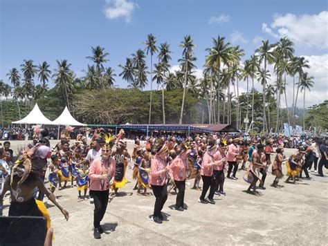 Bakti Sosial OASE KIM Warnai Pembukaan Festival Gemarikan Raja Ampat