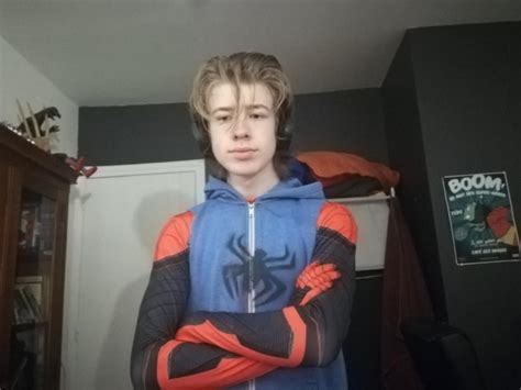 Scarlet-Spider suit with my emblem : r/Spiderman