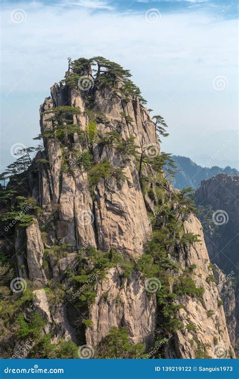 Montanhas De Huangshan Foto De Stock Imagem De Paisagem 139219122