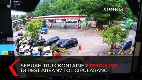 Terekam Kamera Truk Terguling Di Rest Area Km Cipularang Video