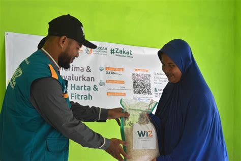 Wahdah Inspirasi Zakat Salurkan Kg Beras Zakat Fitrah Di Makassar