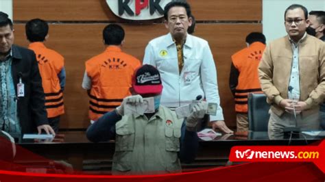 Kpk Tahan Wakil Ketua Dprd Jatim Sahat Tua P Simanjuntak Di Rutan