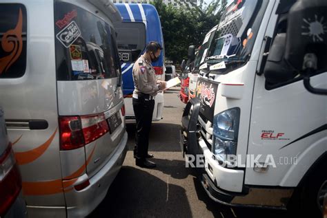 Travel Gelap Pasang Harga Empat Kali Lipat Angkut Mudik Republika Online