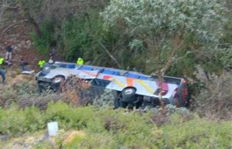 Autob S Cae A Barranco Tras Choque En La M Xico Puebla Hay Un Muerto Y