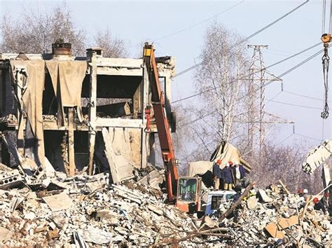 Russian Airstrikes Kill Six Injure 21 In Southern Ukraine Officials