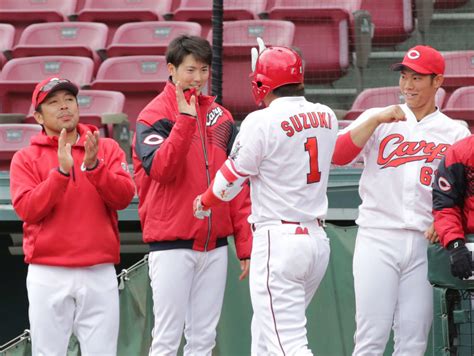 広島鈴木誠也「子どもができたら自慢」松坂から1発 プロ野球写真ニュース 日刊スポーツ