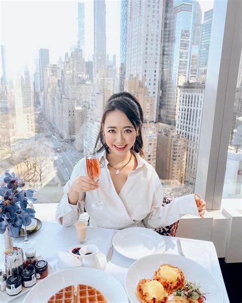 Loạt ảnh đời thường sang chảnh của hot girl du học Mỹ lên sóng Người Ấy