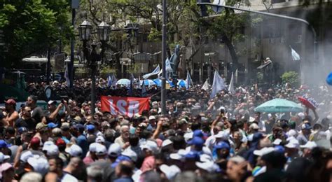 Los Piqueteros Realizar N Hoy Cortes En Todo El Pa S Y Bloquear N