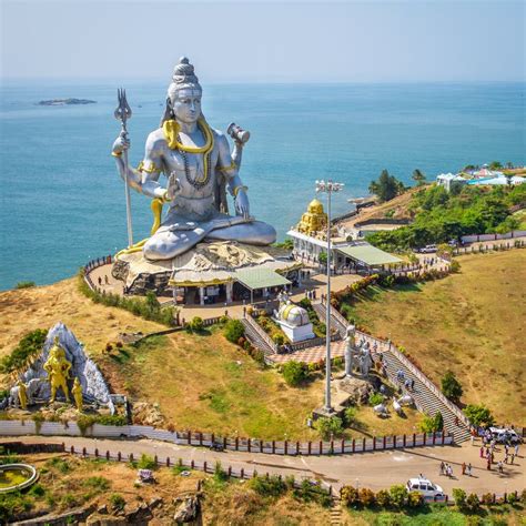 Estatua De Lord Shiva En El Templo De Murudeshwar Imagen Editorial