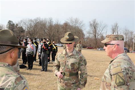 Mdng Rrb De Hats A Senior Drill Sergeant