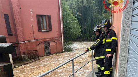 Brianza Sotto La Pioggia I Livelli Del Seveso E Del Lambro Sono In