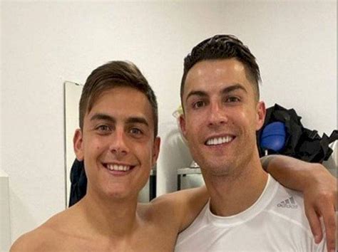 El Beso Entre Cristiano Ronaldo Y Dybala Que Arras En Las Redes El