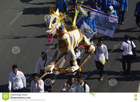 Carnival Procession Warak Ngendog Menaymbut Ramadan In Semarang