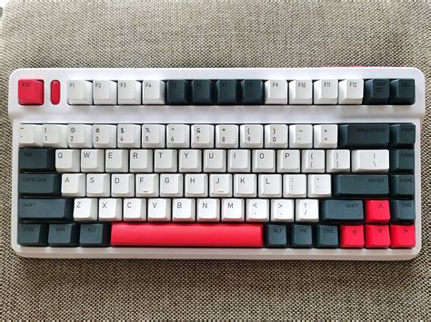 Iqunix L80 Mechanical Keyboard Review The Good Looking Type Can Buy