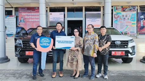 Bri Serahkan Dua Toyota Fortuner Untuk Kendaraan Operasional Unima