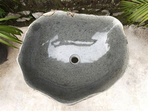 TOTEM WASHBASIN IN NATURAL MEGALITH STONE