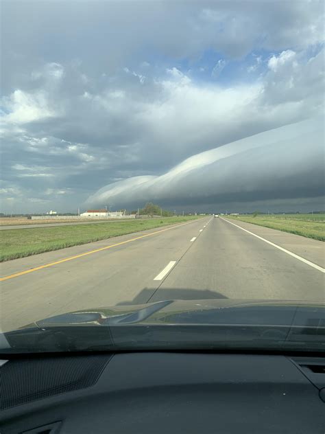 Incoming cloud pattern. Mt Hope Kansas. 4/28/20 7:50am : r/weather