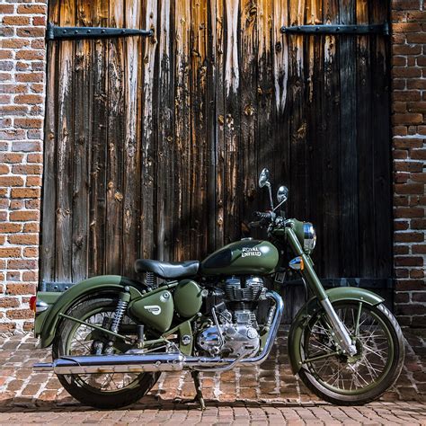 Royal Enfield Classic Battle Green Colors Specifications